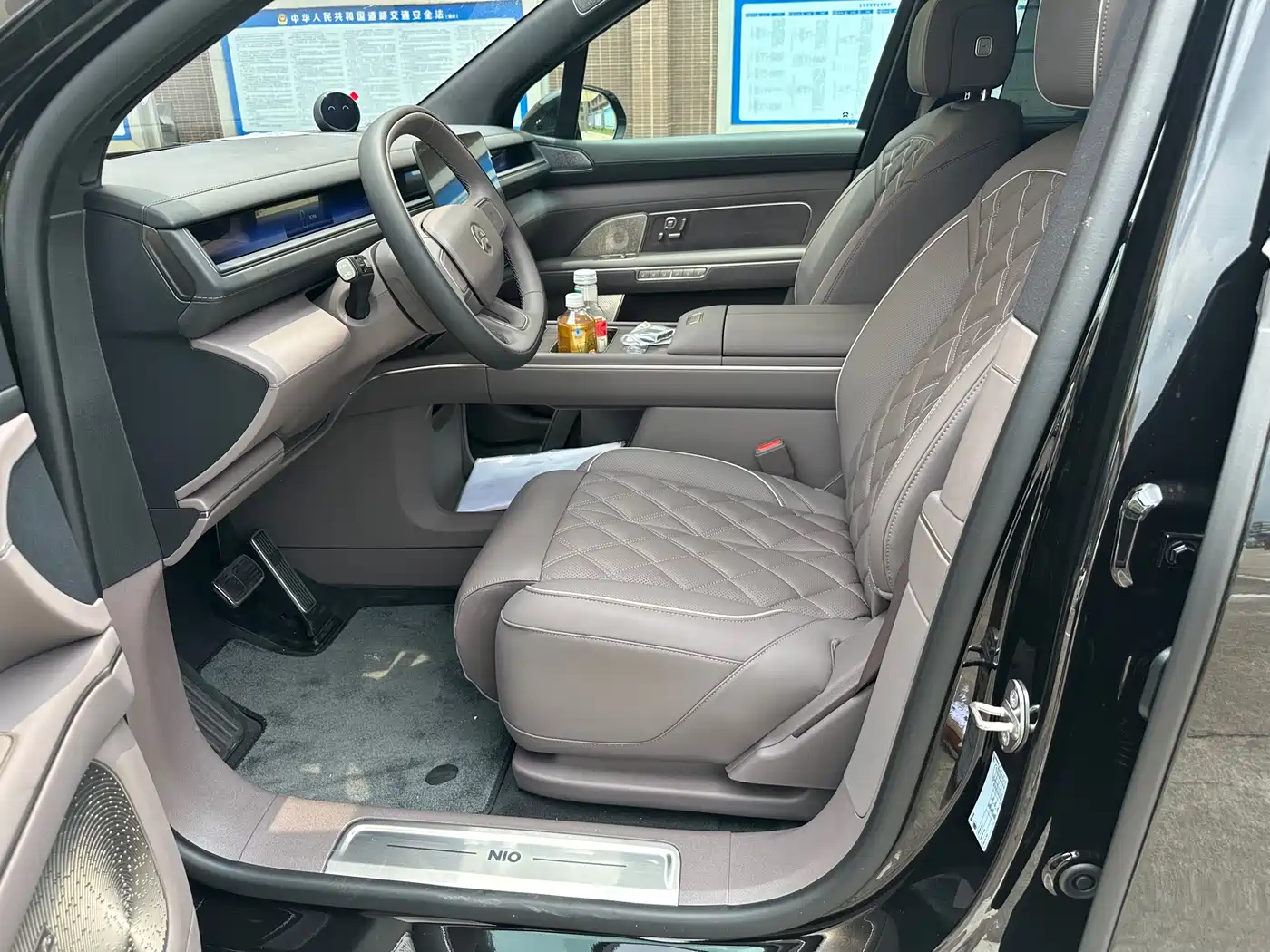 NIO ES8 2025 Model 6-Seat Executive Luxury Edition фото 4
