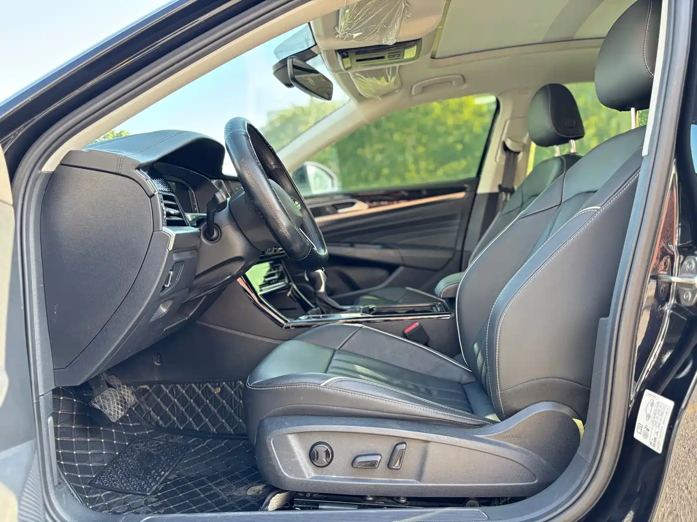 Volkswagen Passat 2023 Facelift 330TSI Starlight Elite Edition фото 7