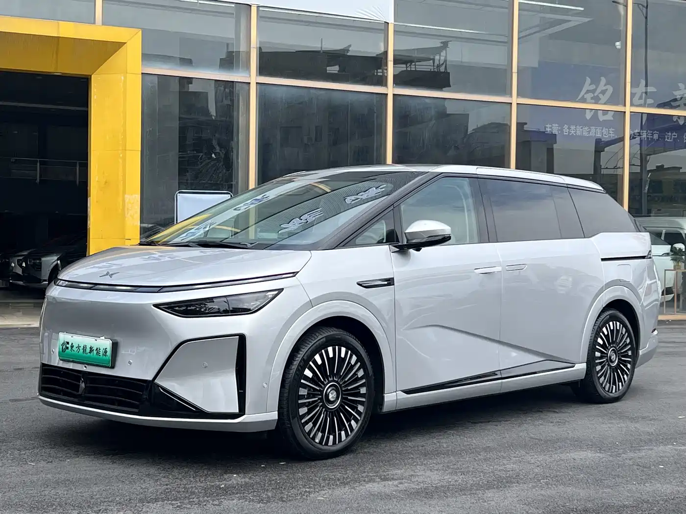 XPeng X9 2025 Extended Range Edition