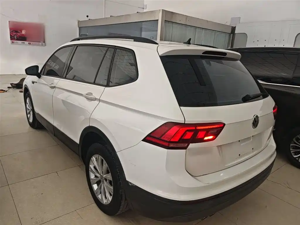 Volkswagen Tiguan L 2017 330TSI Automatic 2WD Trend Edition фото 23