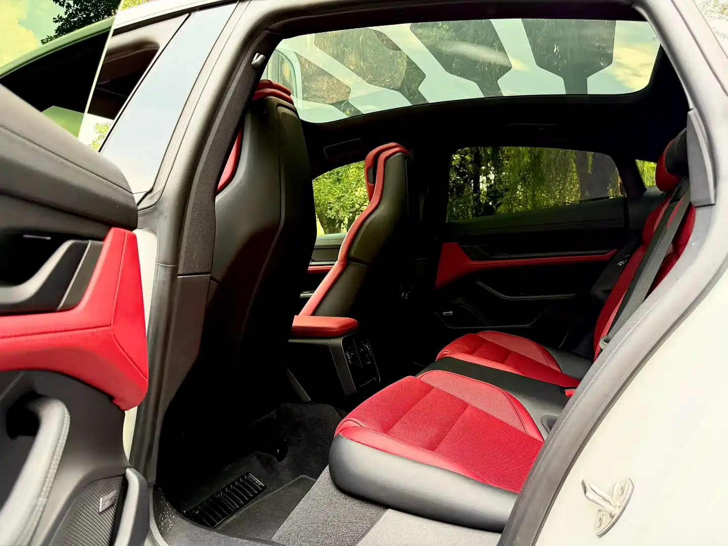 صورة 7 - Porsche Taycan