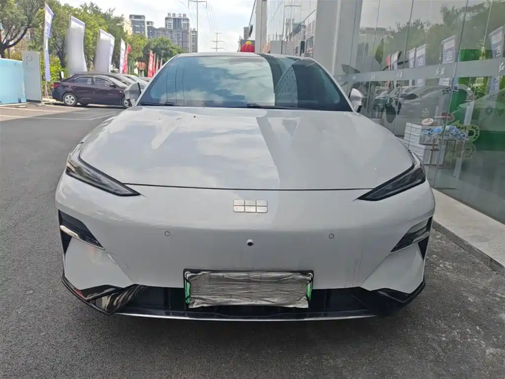 Geely Galaxy Galaxy E8 2025 700km Long Voyage Smart Drive Edition фото 3