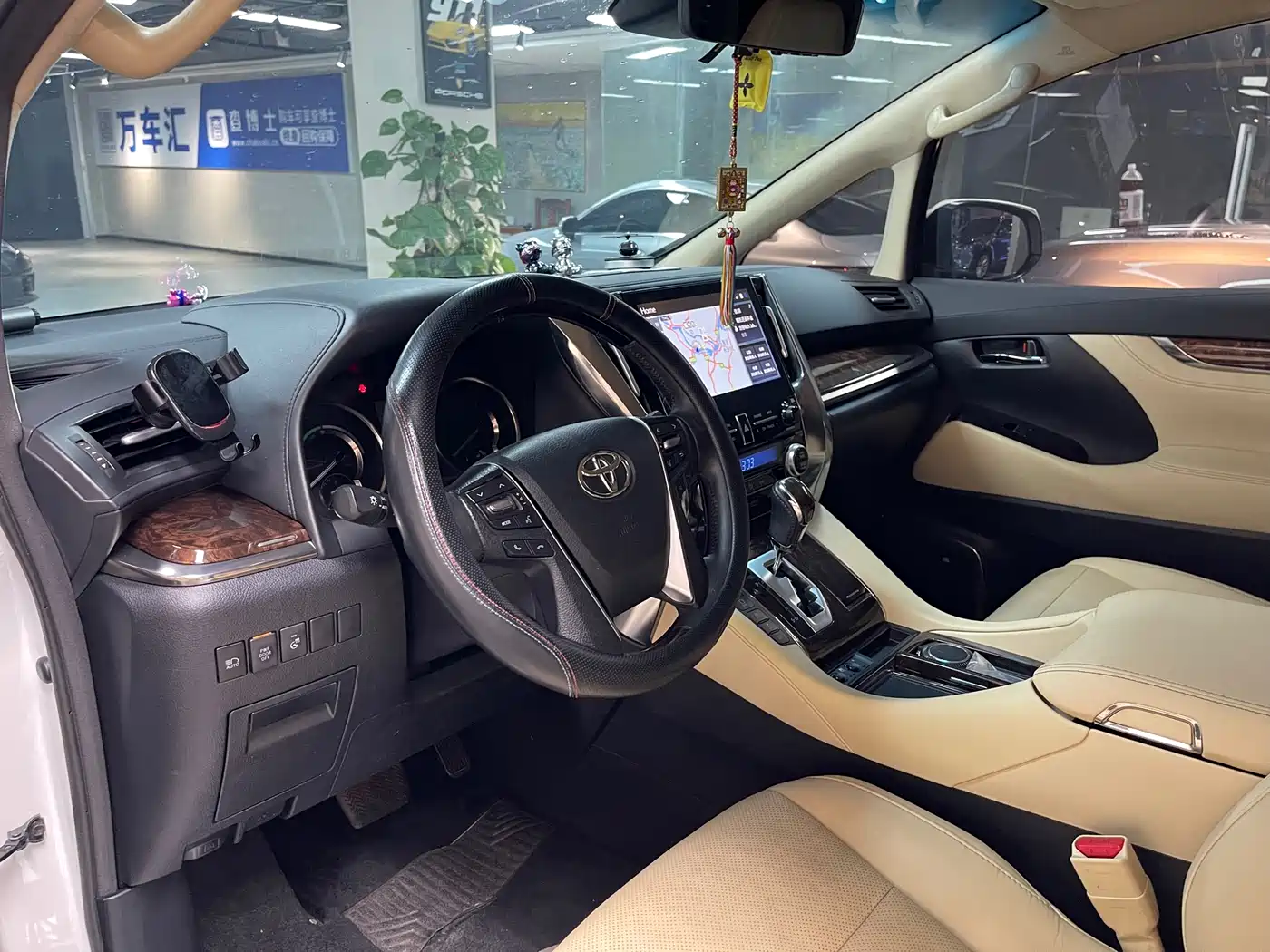 Toyota Alphard 2021 Hybrid 2.5L Luxury фото 7