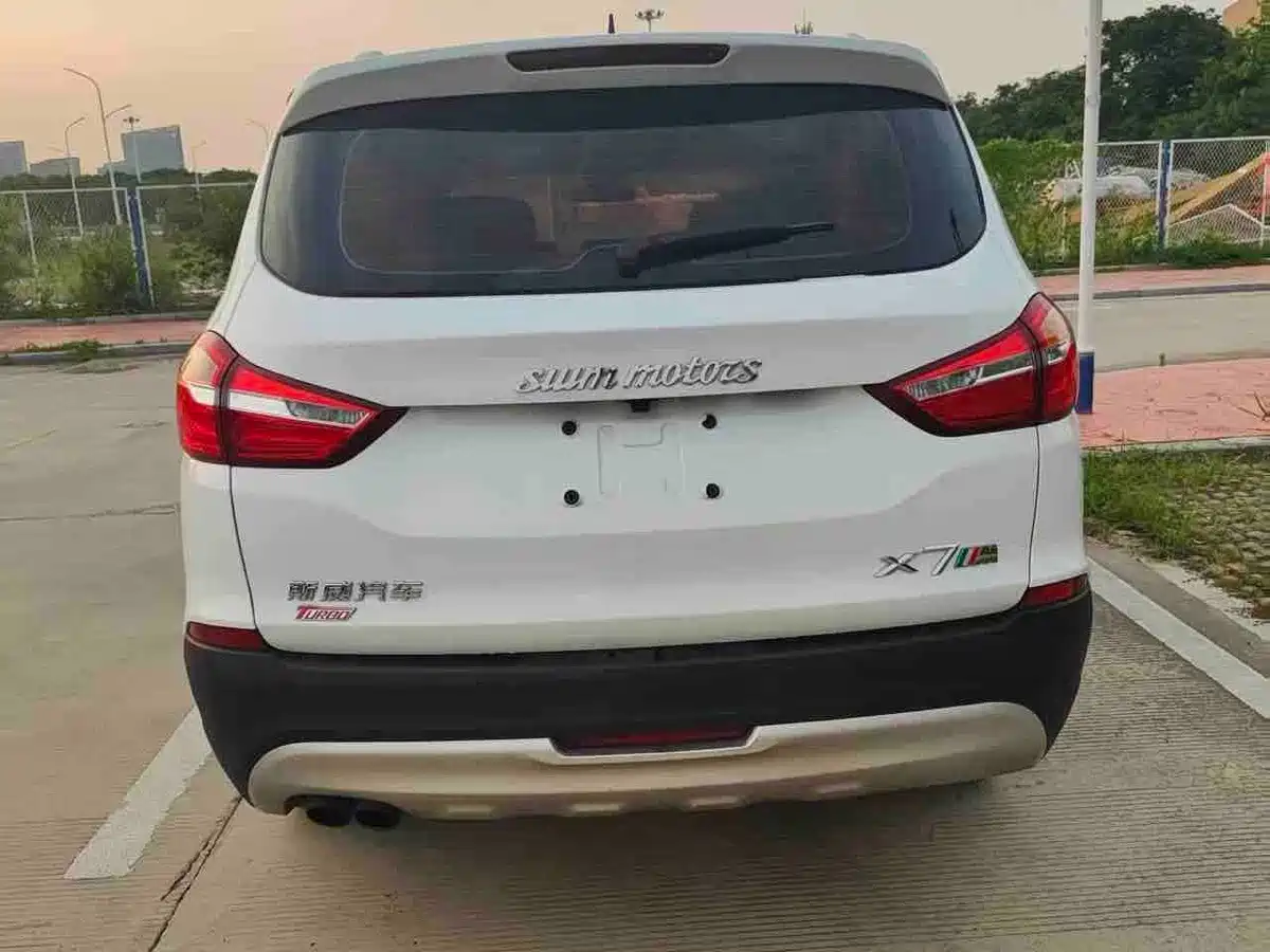 SWM Motor SWM X7 2017 2017 1.5T Automatic Smart Enjoy 7-seater