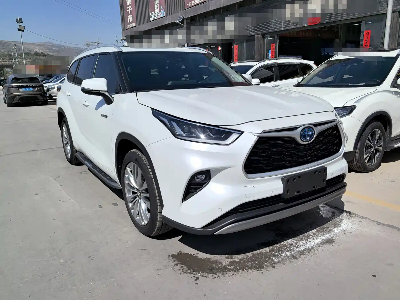 Toyota Highlander 2022 Model Dual Engine 2.5L 4WD Premium Edition 7-Seater фото 3