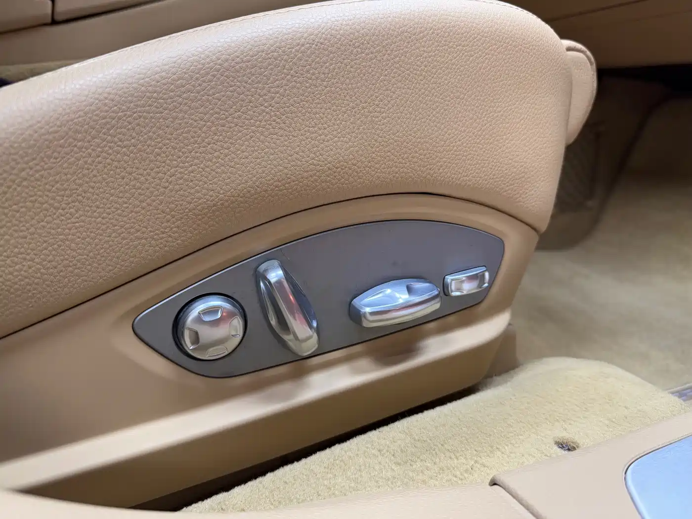 Porsche Panamera 2014 Panamera 4 3.0T фото 28