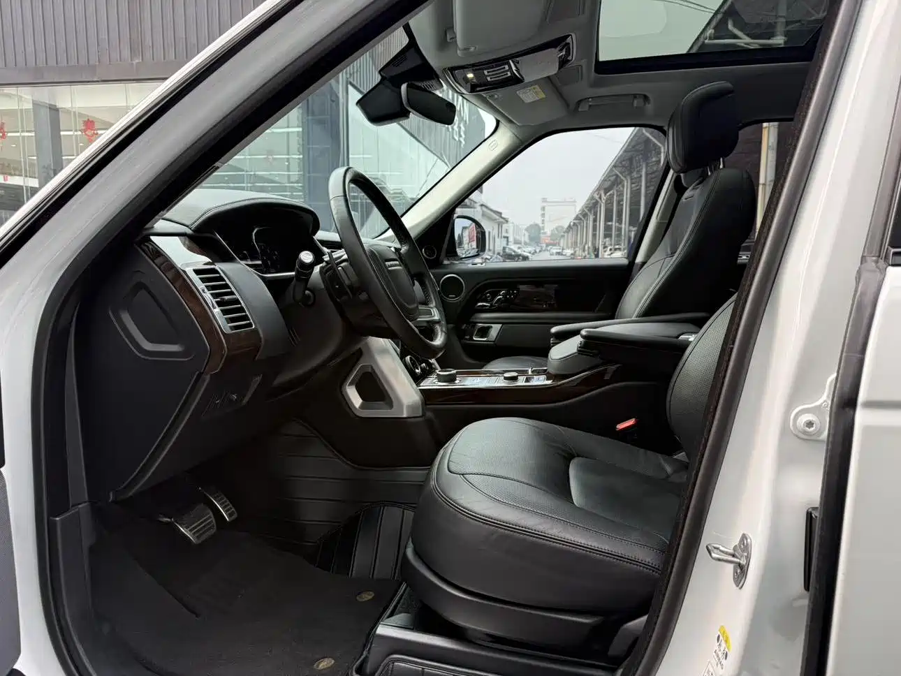 Land Rover Range Rover 2022 3.0 L6 360PS Heritage Edition фото 8