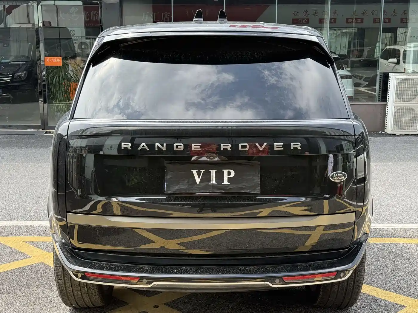 Land Rover Range Rover 2023 Facelift 3.0 L6 400PS Prosperity Extended Version фото 6