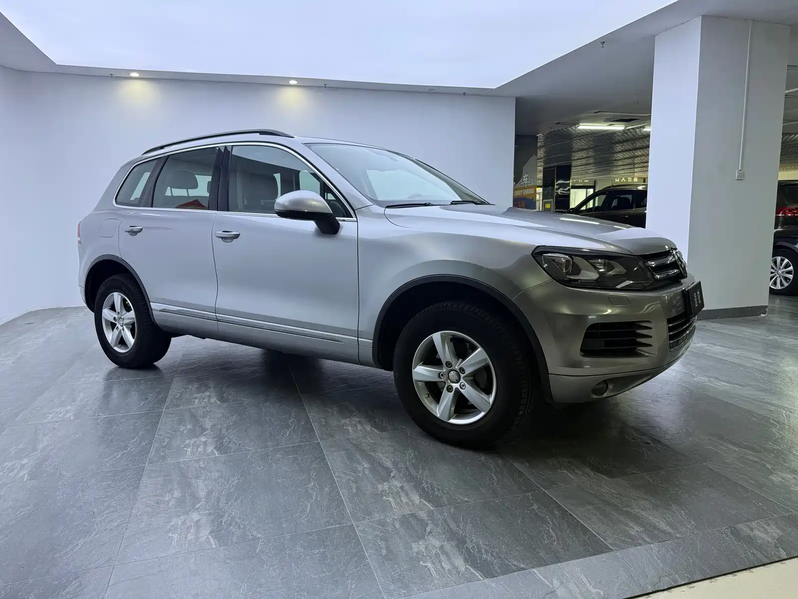 Фото 3 - Volkswagen Touareg