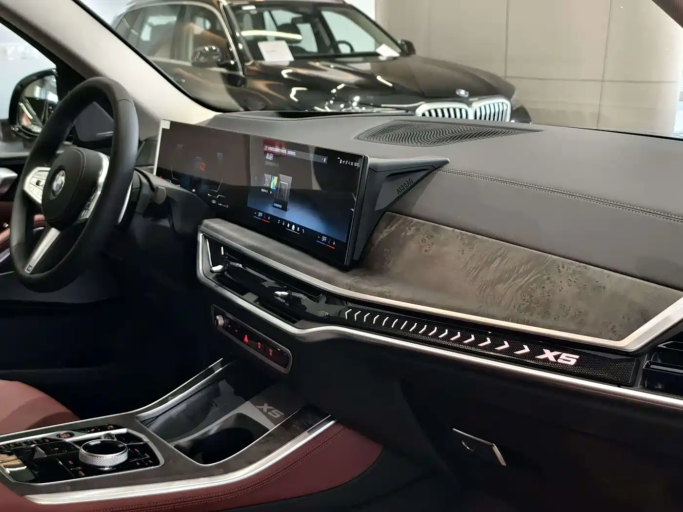 BMW X5 2026 xDrive 30Li Luxury M Sport Night Edition Package фото 4