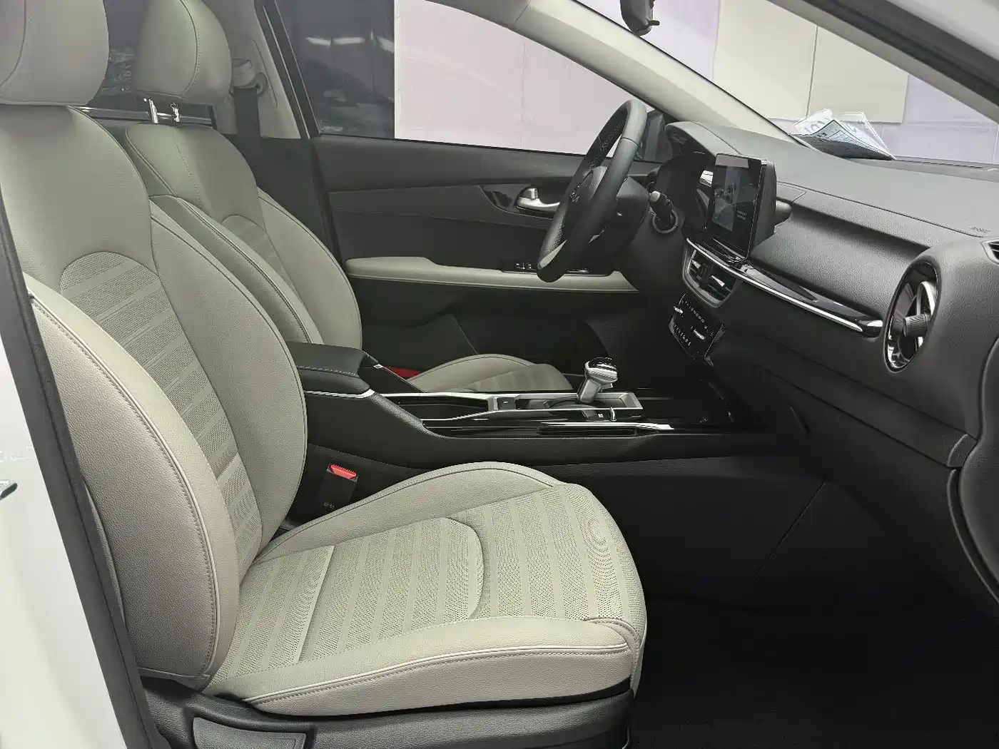 Kia K3 2023 Model 1.5L CVT Luxury Edition фото 17