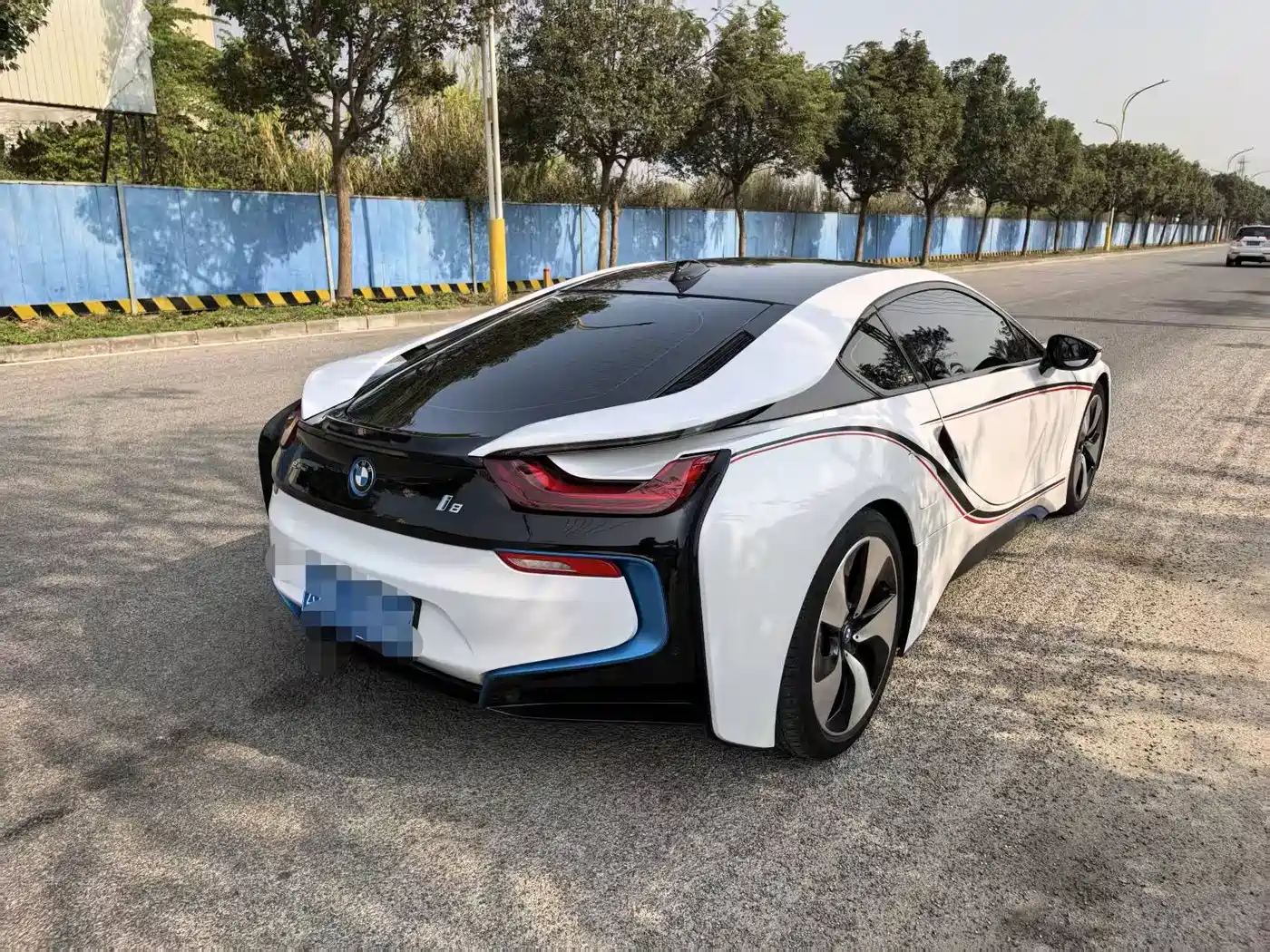 BMW I8