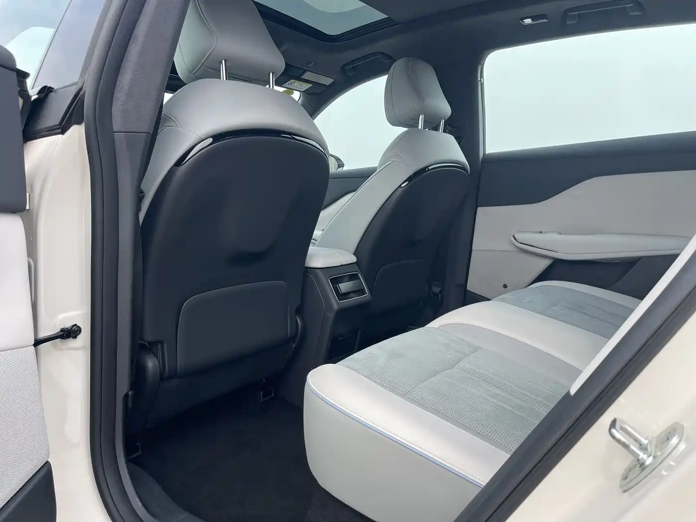 Voyah Auto Voyah Zhiyin 2024 Long Range Super Charging Edition фото 18