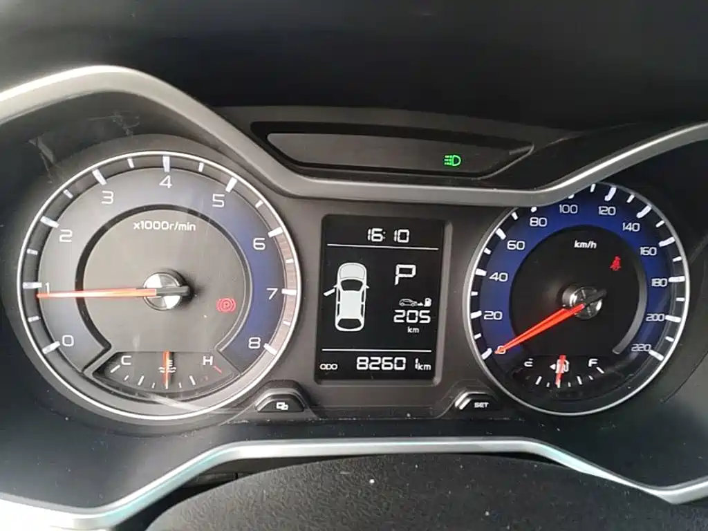 Фото 16 - Geely Vision X3