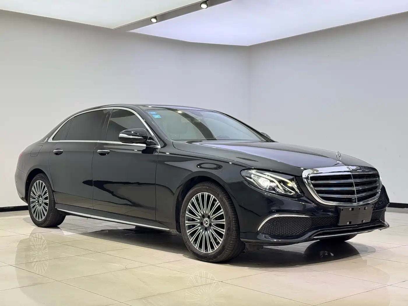 Mercedes-Benz E-Class 2020 E 300 L Sport Fashion Model фото 3