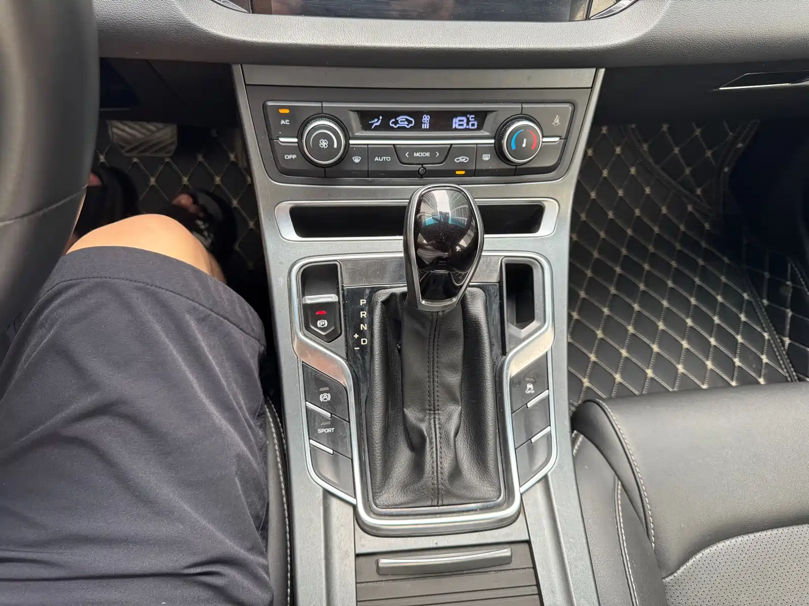 Фото 12 - Geely Emgrand