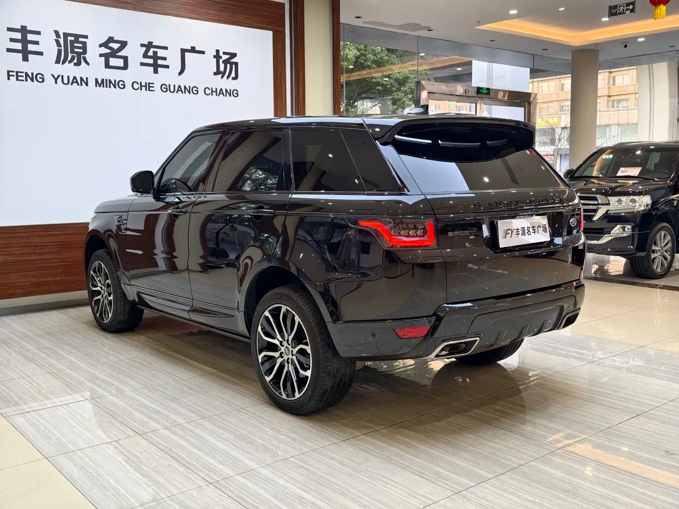 Land Rover Range Rover Sport 2022 3.0 L6 Gloss Black Edition фото 30