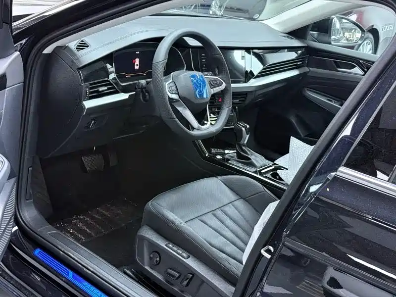 Volkswagen Passat 2026 Outstanding Edition 380TSI Starlight Dragon Soaring Version фото 8