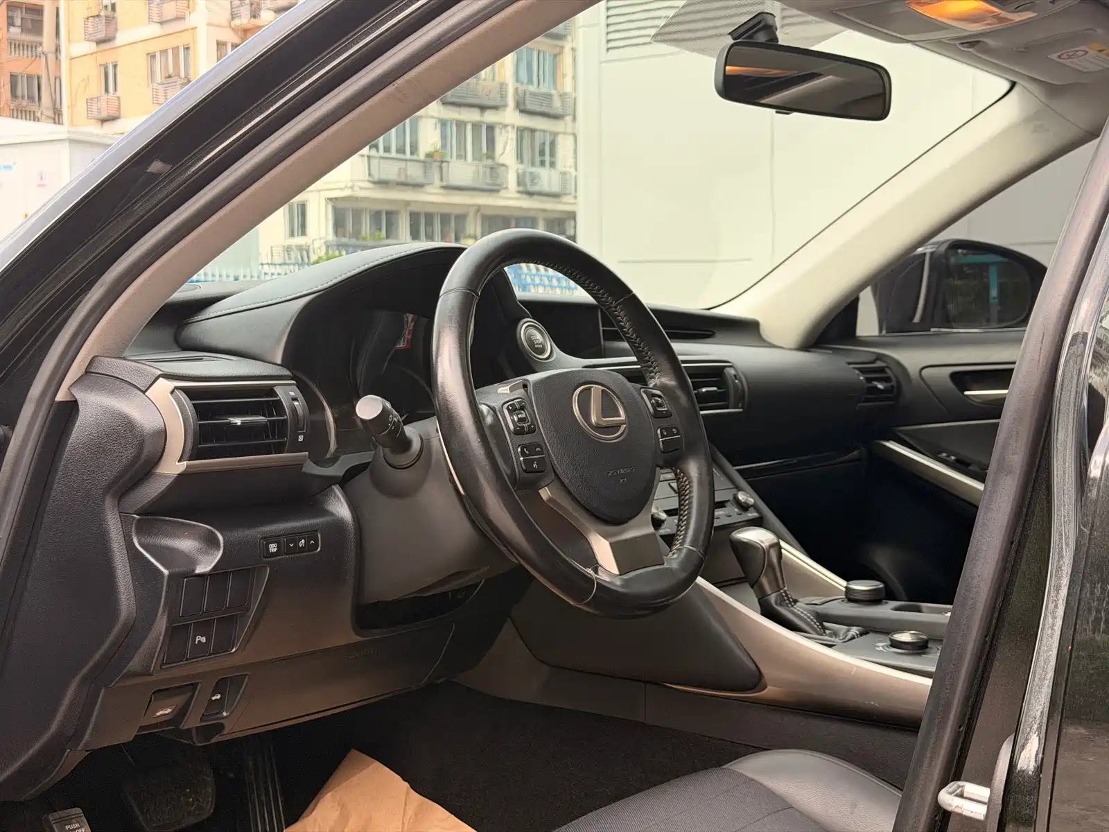 Фото 7 - Lexus IS