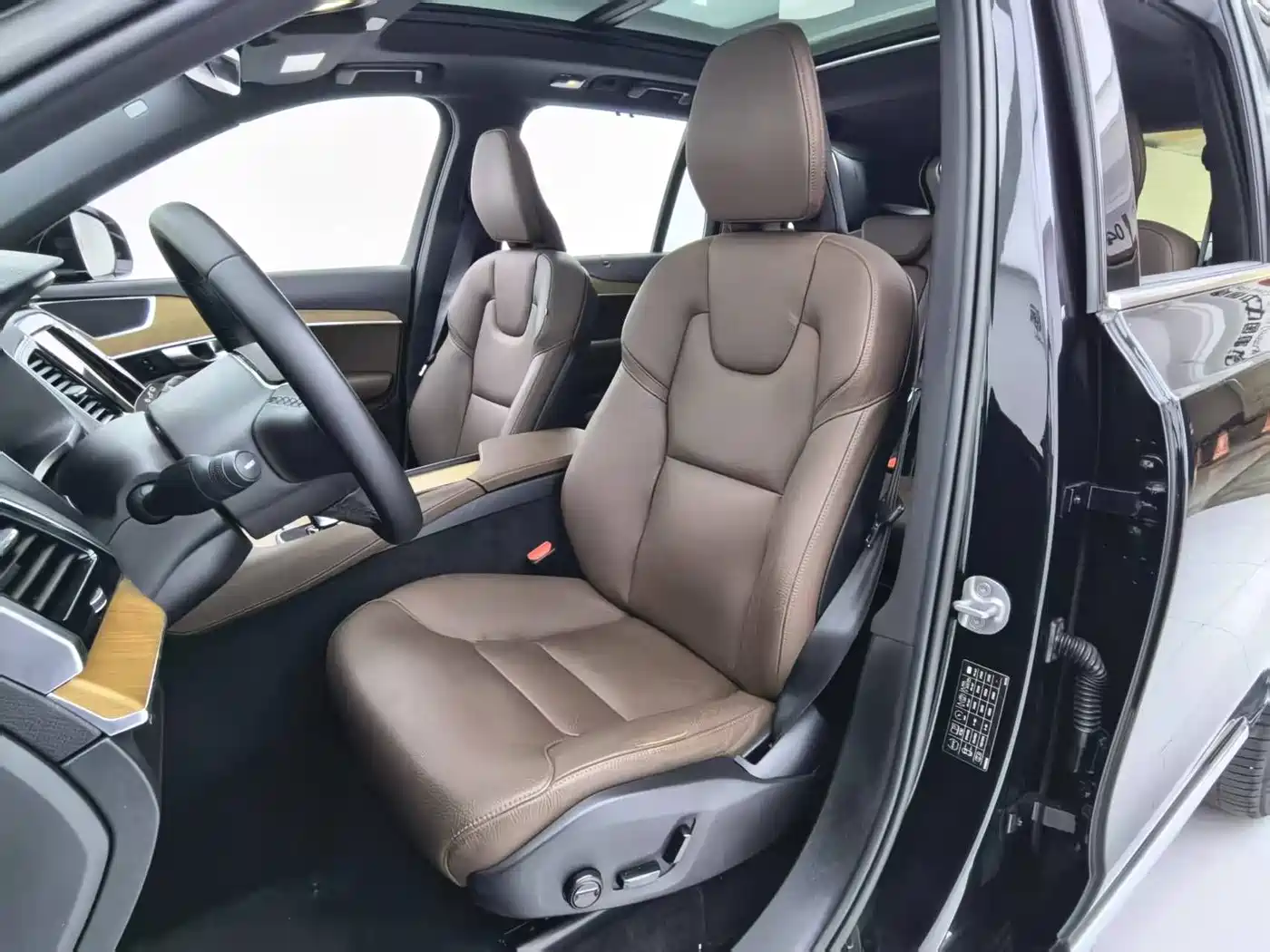 Фото 20 - Volvo XC90