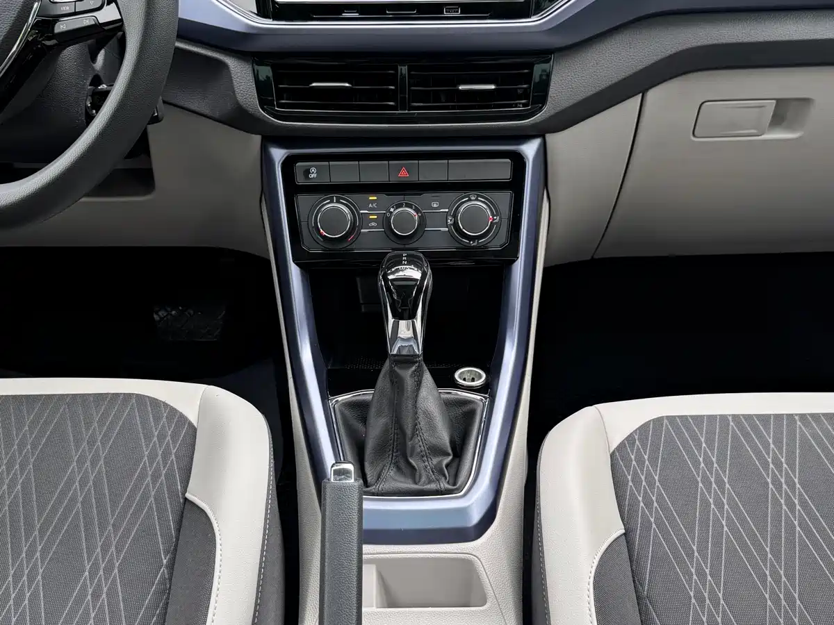 Volkswagen T-Cross 2019 1.5L Automatic Comfort Edition фото 16
