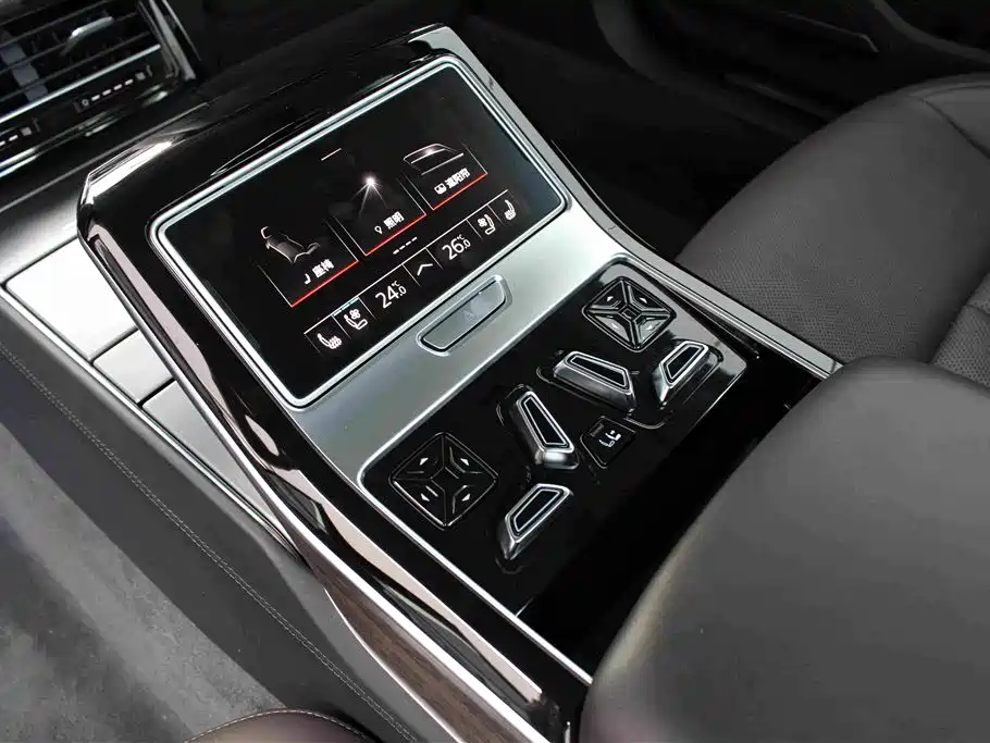 Фото 13 - Audi A8