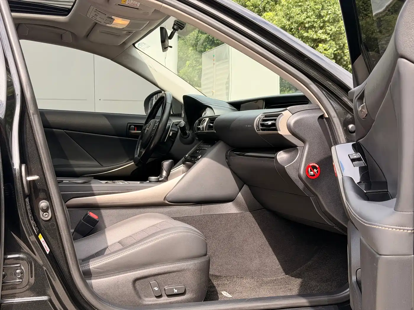 Lexus IS 2018 2017 300 Leading Edition