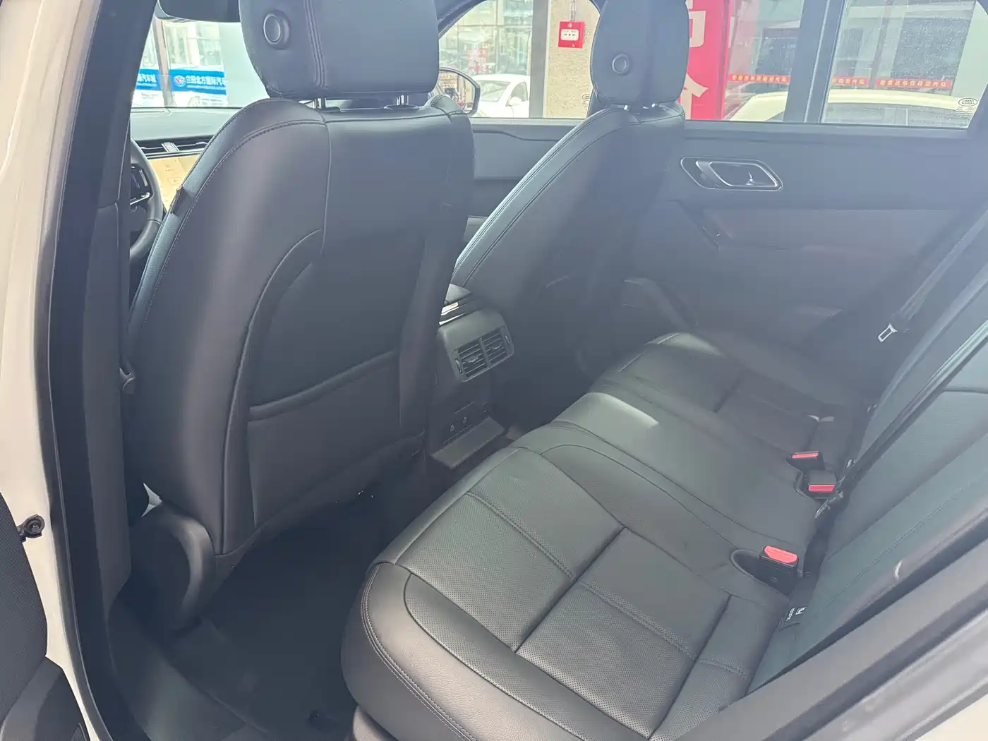 Land Rover Range Rover Velar 2024 Dynamic SE фото 8