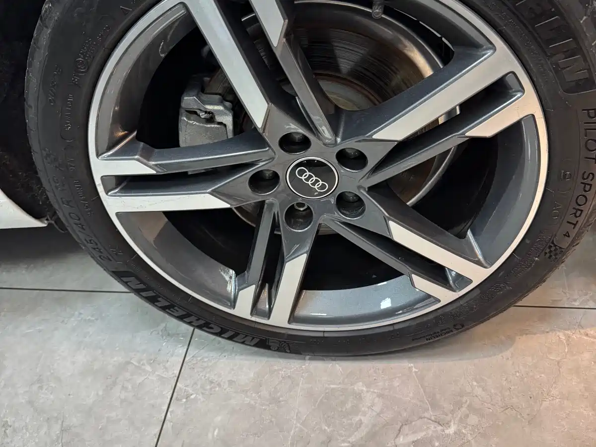 Audi A4L 2022 40 TFSI Luxury Dynamic фото 4