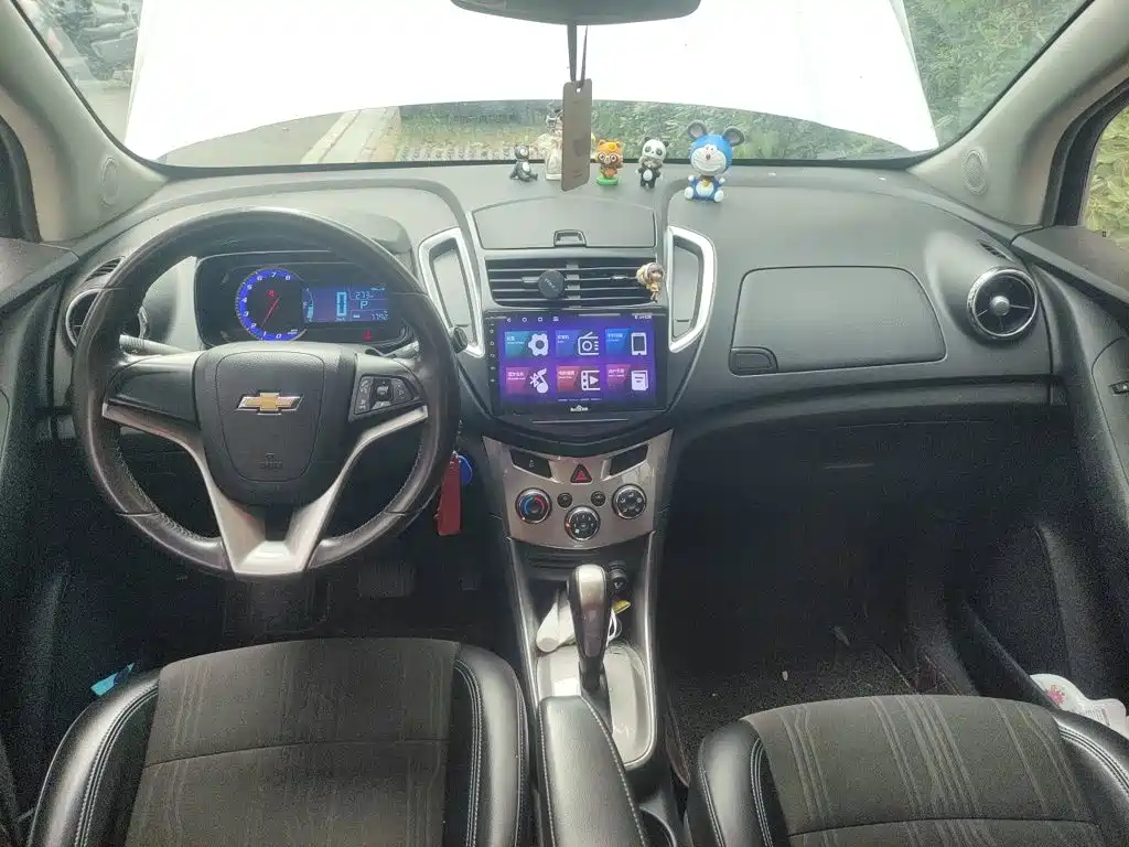 Photo 13 - Chevrolet Trax
