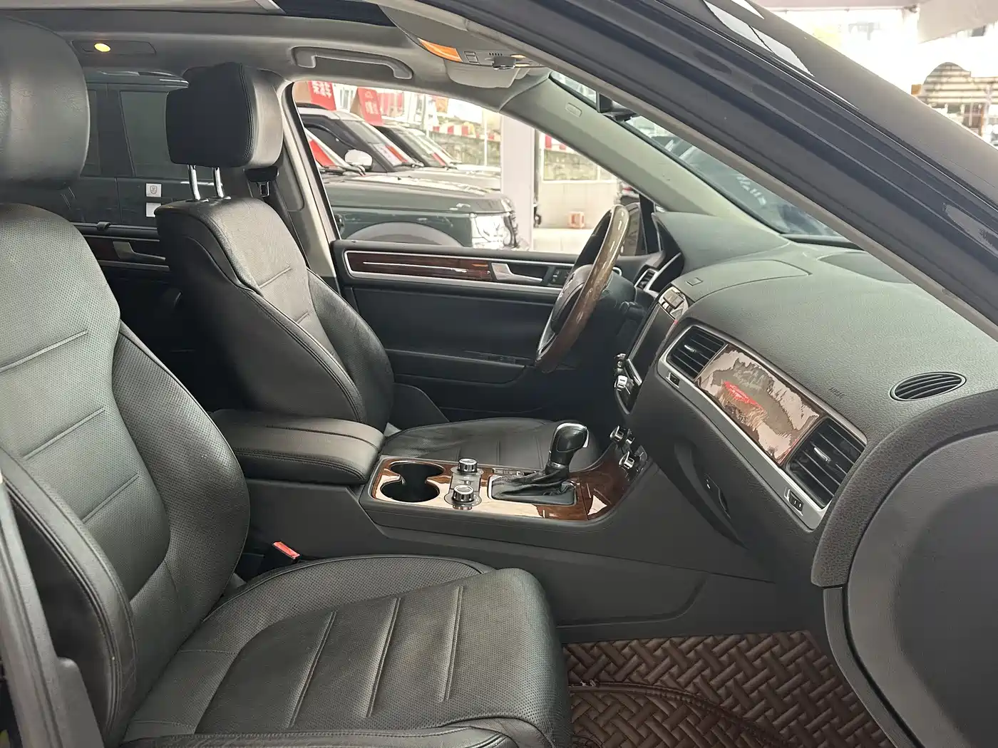 Volkswagen Touareg 2011 3.0TDI Diesel Comfort фото 26