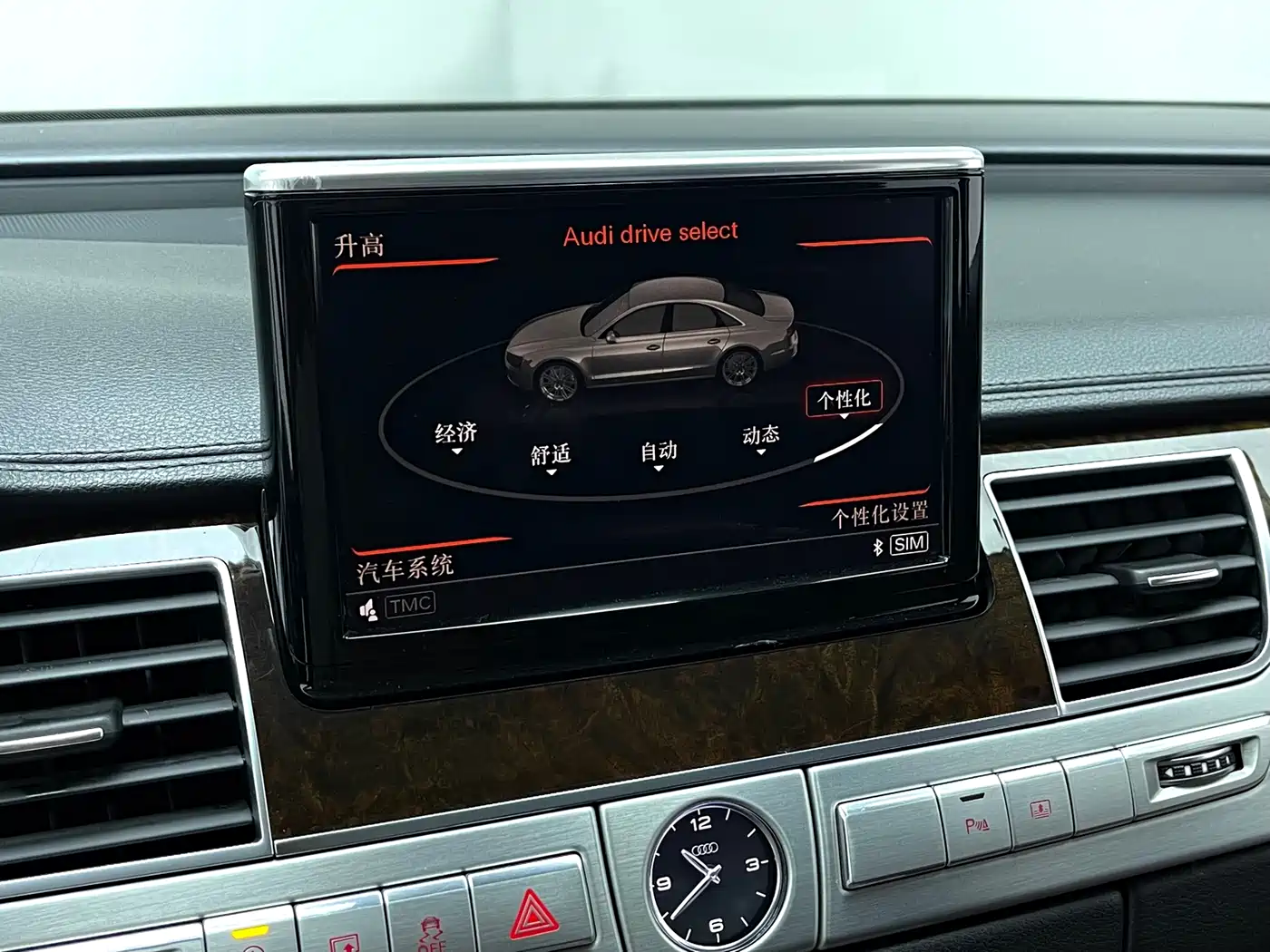 Photo 14 - Audi A8
