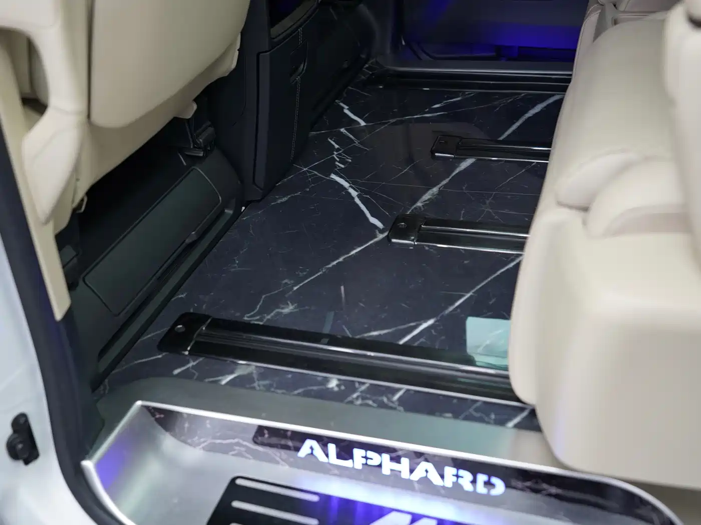 Toyota Alphard 2024 Hybrid 2.5L Ultimate Enjoyment Edition фото 19
