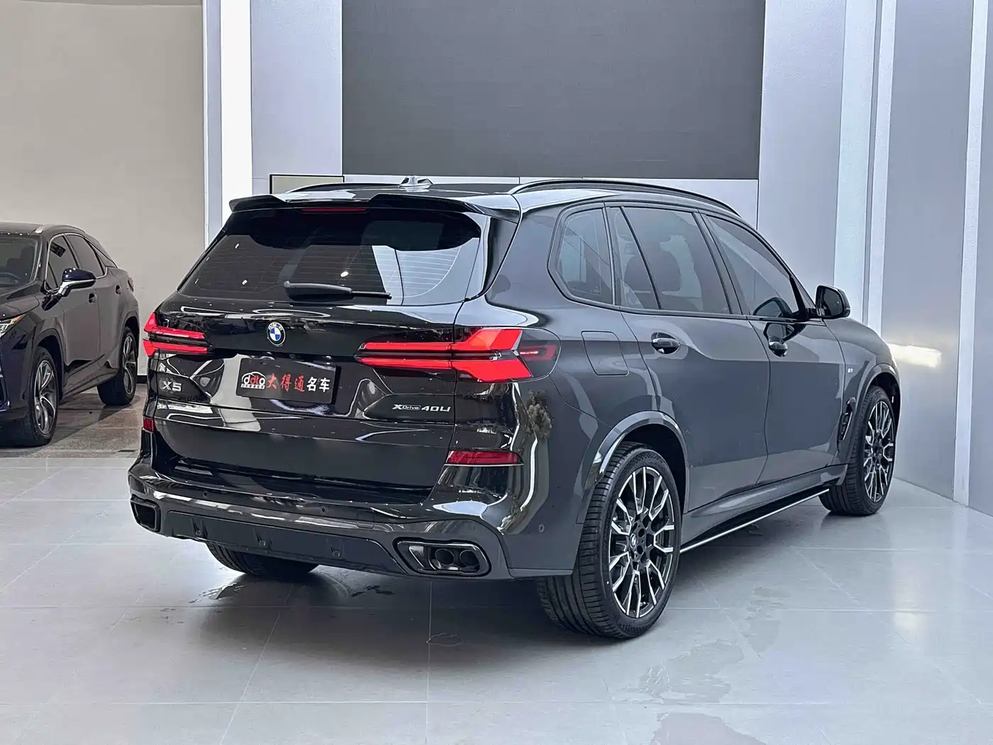 BMW X5 2023 xDrive 40Li M Sport Black Night Package фото 19