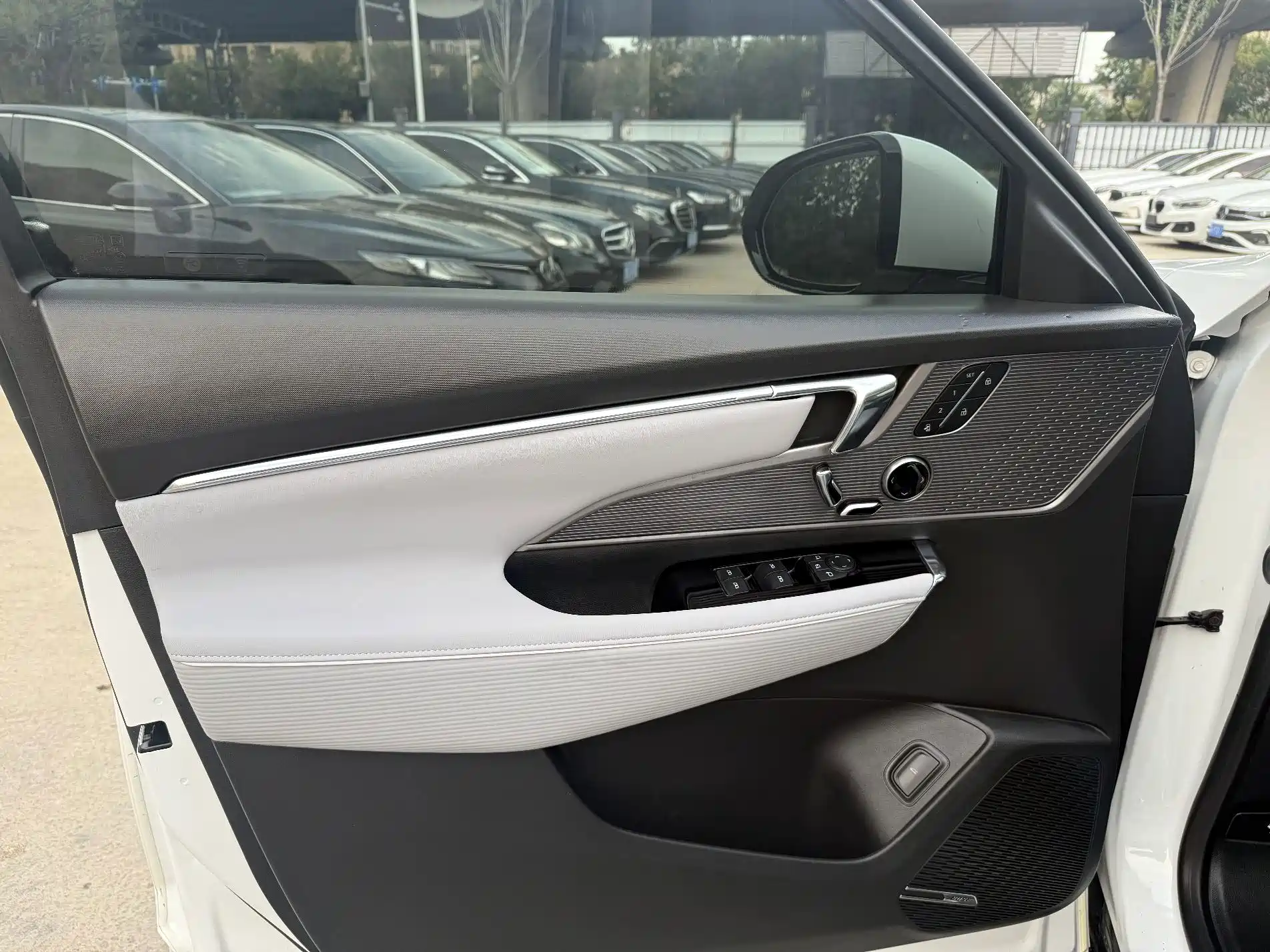 Photo 5 - Buick E5