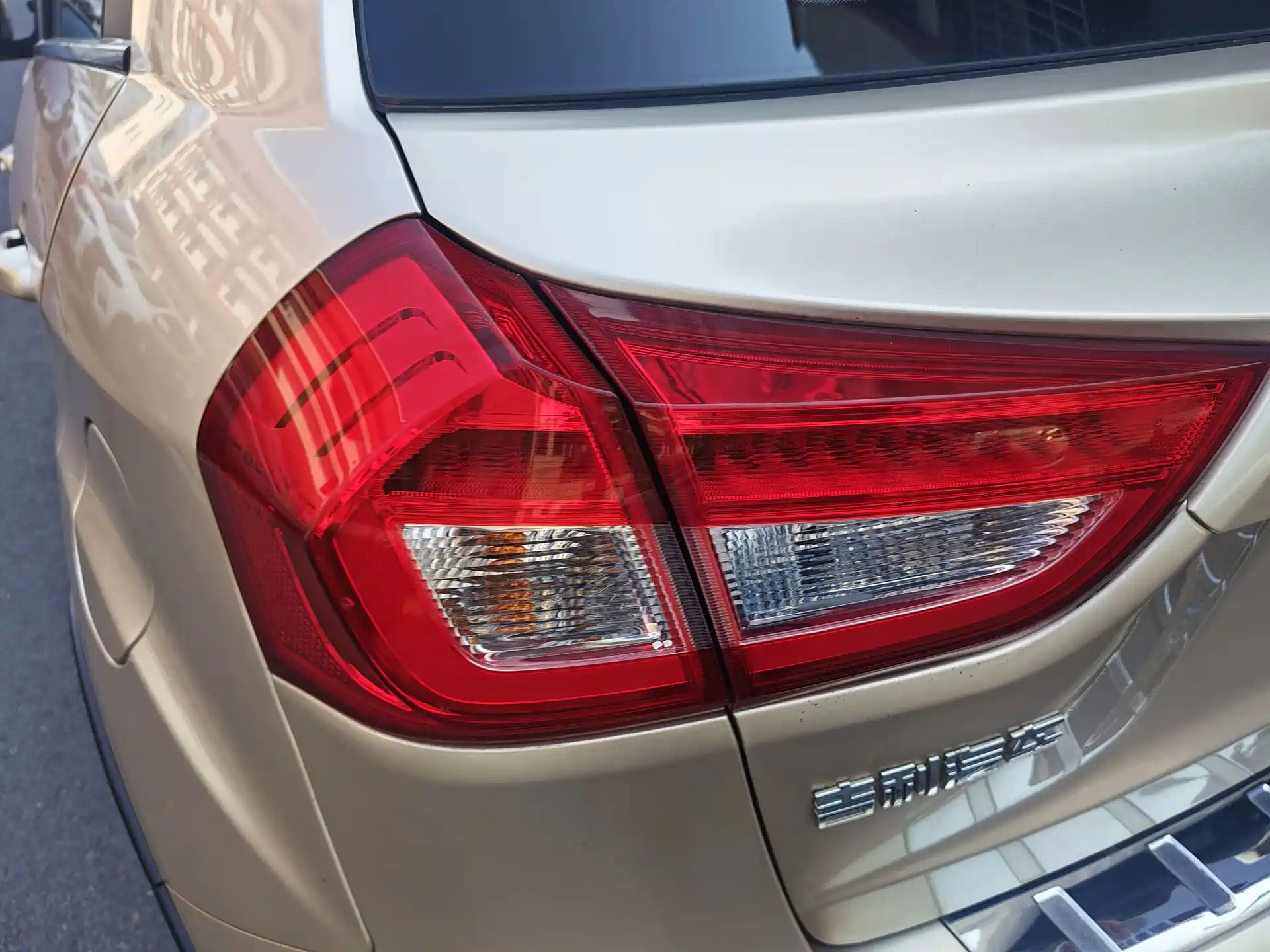 Фото 12 - Geely Vision X3