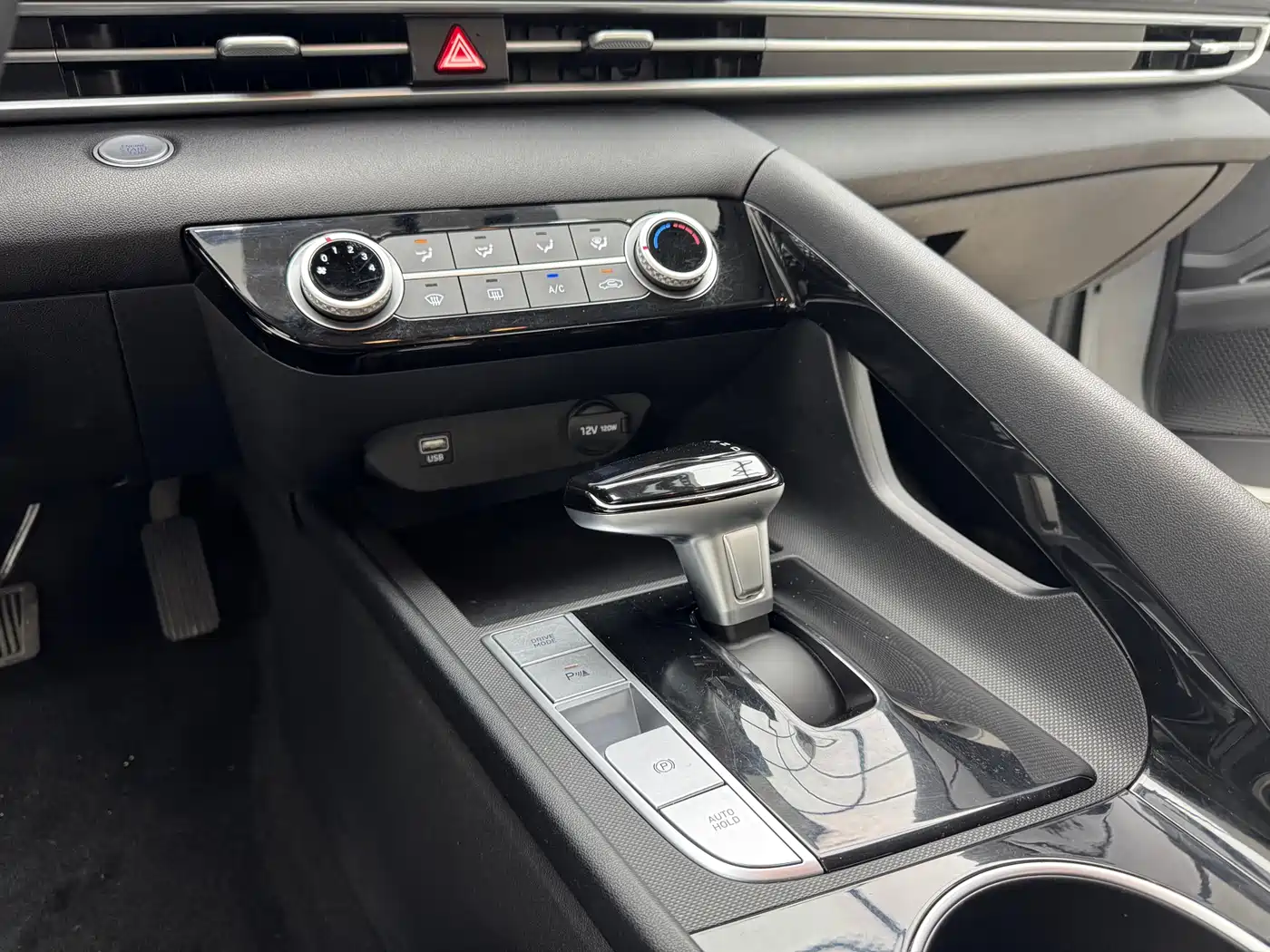 Hyundai Elantra 2022 1.5L CVT GLX Elite Edition фото 12
