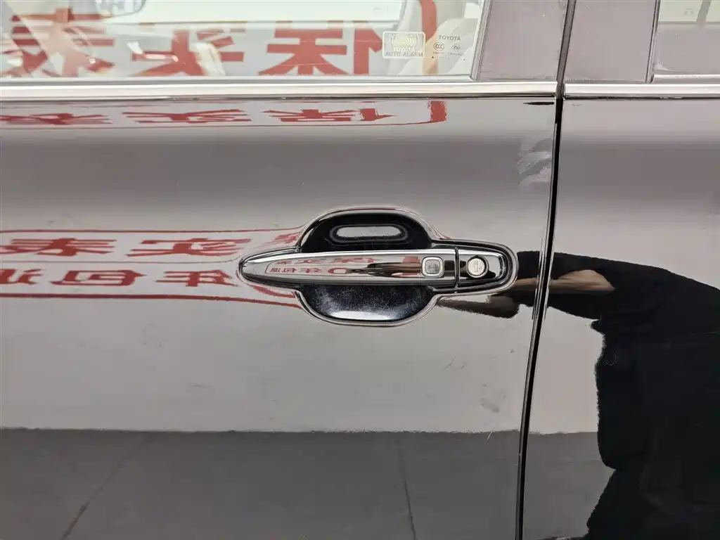 Toyota Highlander 2012 2.7L 2WD 7-Seater Luxury Edition фото 18
