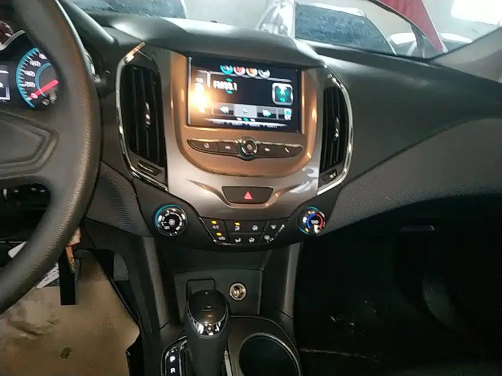 Chevrolet Cruze 2018 2017 1.5L Hatchback Auto Pioneer Sunroof
