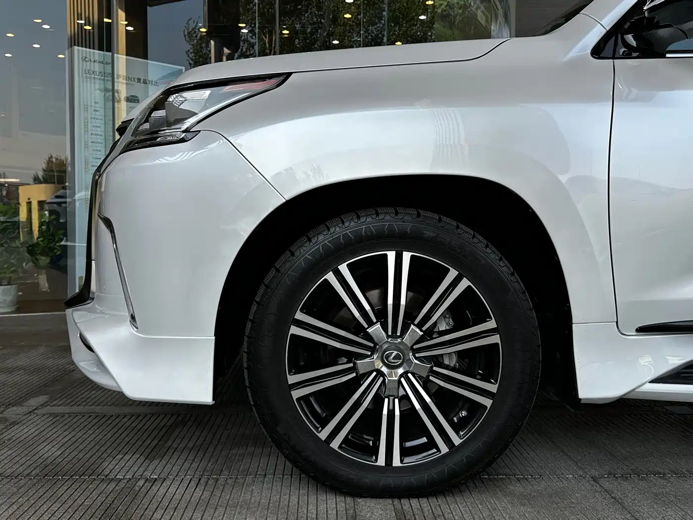 Lexus LX 2019 570 Peak Special Edition фото 12