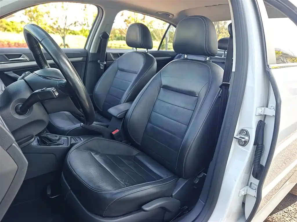 Volkswagen Lavida 2017 230TSI DSG Comfort Edition фото 7