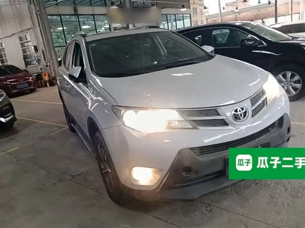 Toyota RAV4 Rongfang 2015 2.0L CVT 2WD Trend Edition фото 4
