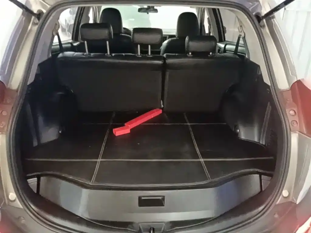 Toyota RAV4 Rongfang 2015 2.0L CVT 2WD Trend Edition фото 19