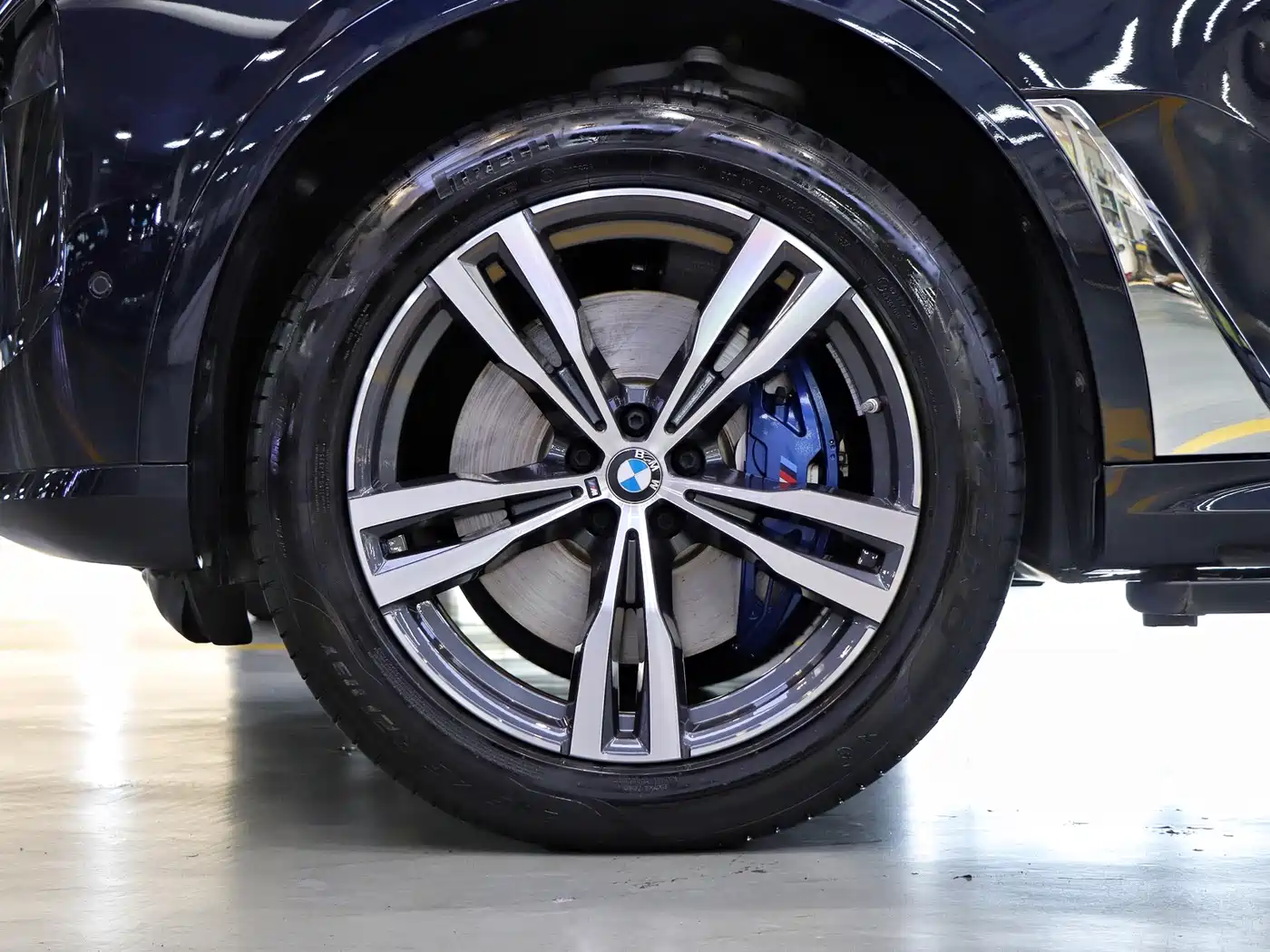 BMW X7 2023 xDrive40i Exclusive M Sport Package фото 39