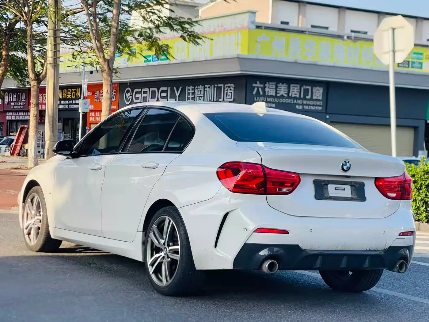 BMW 1 Series 2019 120i Leading M Sport Package фото 6