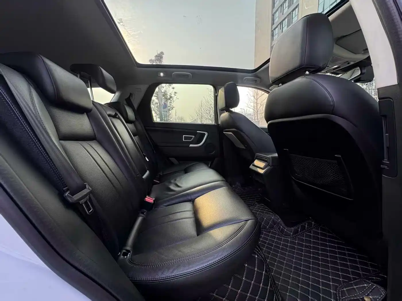 Land Rover Discovery Sport 2018 240PS SE Edition фото 12