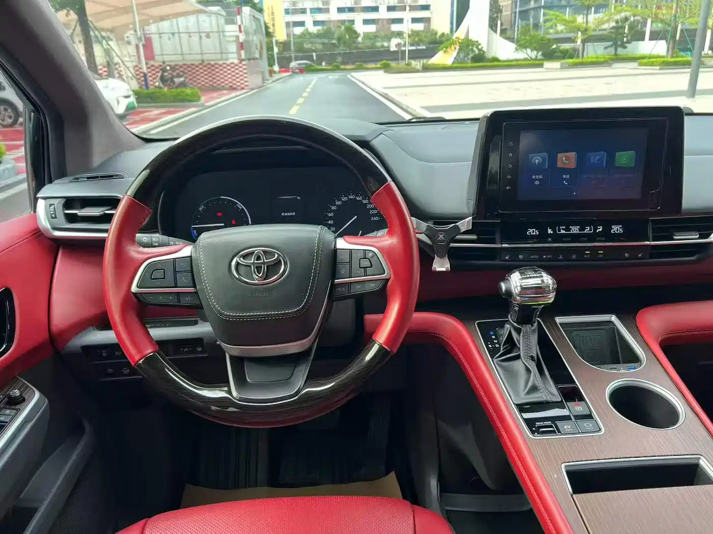 TOYOTA SIENNA
