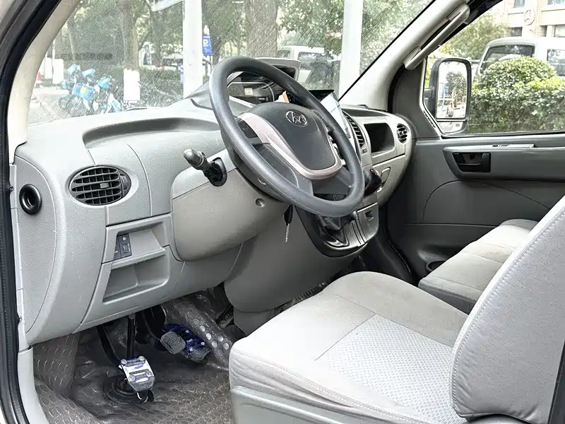 SAIC Maxus Xintu V80 2017 2.5T 5-speed manual Aoyun Tong China V short wheelbase medium roof 5/6/10 seats фото 7