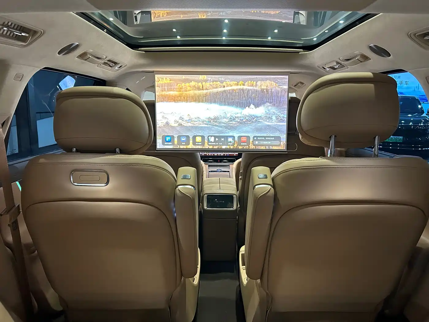AITO Wenjie AITO M9 2025 Extended Range Ultra 52kWh 6-Seater фото 12
