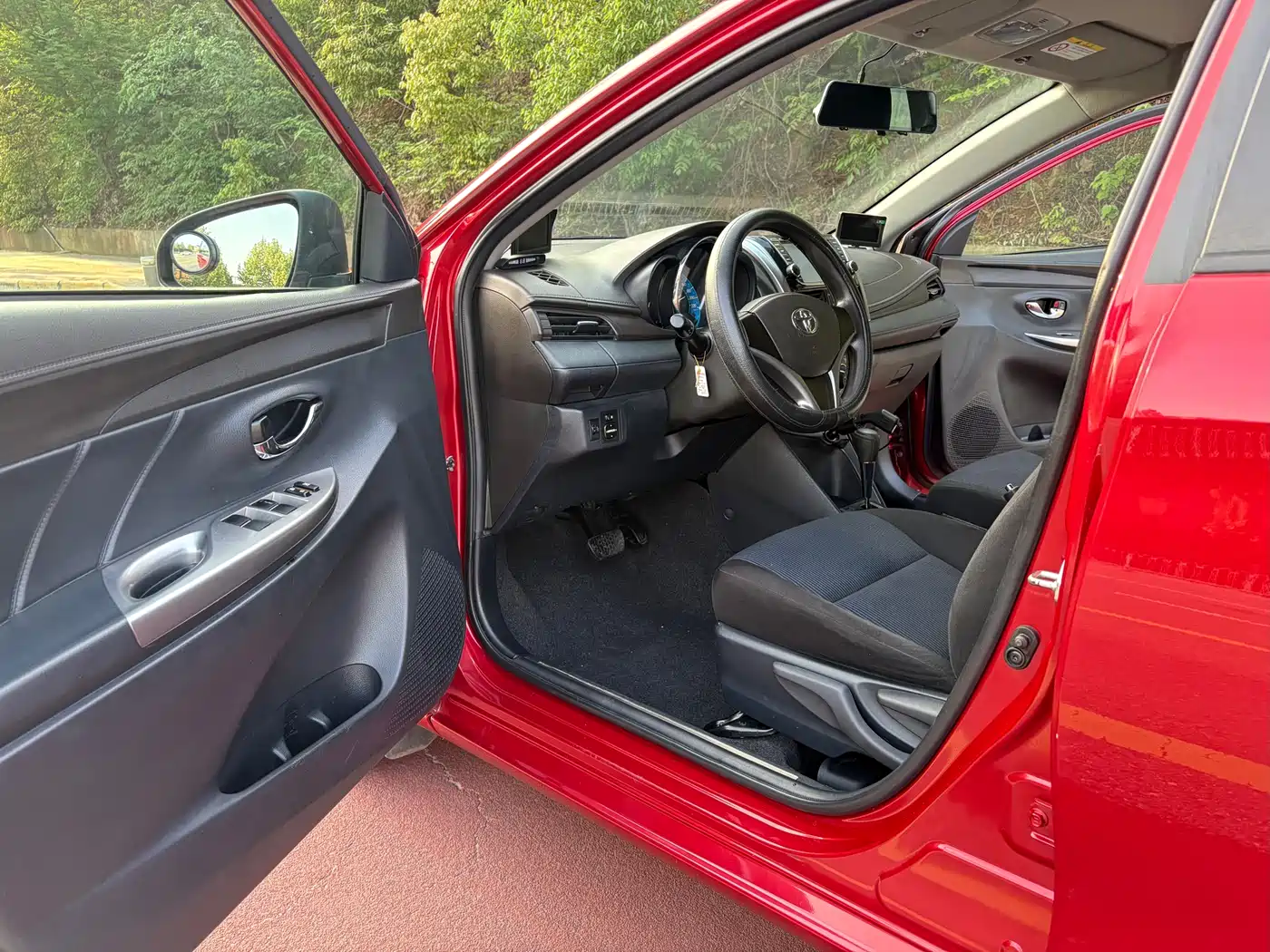 Toyota YARiS L Zhi Xuan 2015 1.5E Auto Charming Edition фото 14